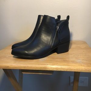 Mia Boots (Black) Anatomical Contoured Footbed Heeled Booties Size 8 1/2